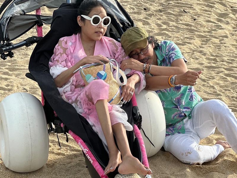 นายพลดอลล่าร์ ควงภรรยา คุณหญิงบัว พักผ่อนริมทะเล