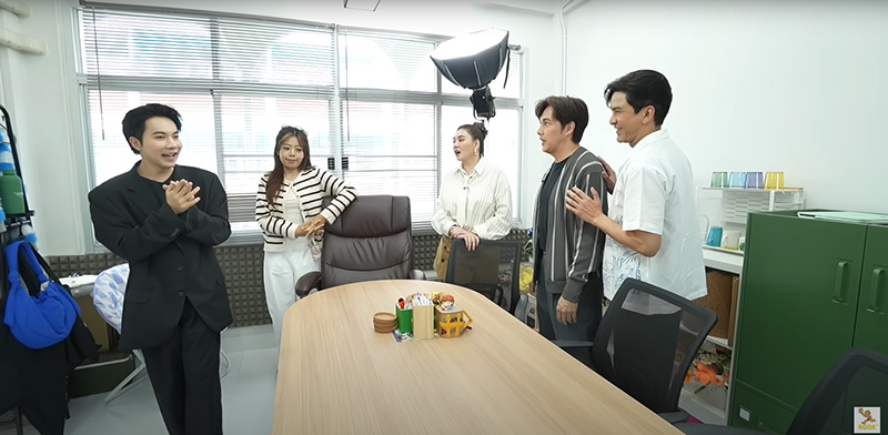 ตีท้ายครัวบุกออฟฟิศคู่หูอินฟลูฯ มอส-มาย