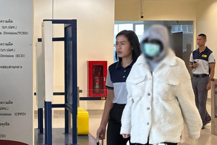 แม่กับแฟนบอสมิน พีชญา เข้าเยี่ยมในเรือนจำวันแรก