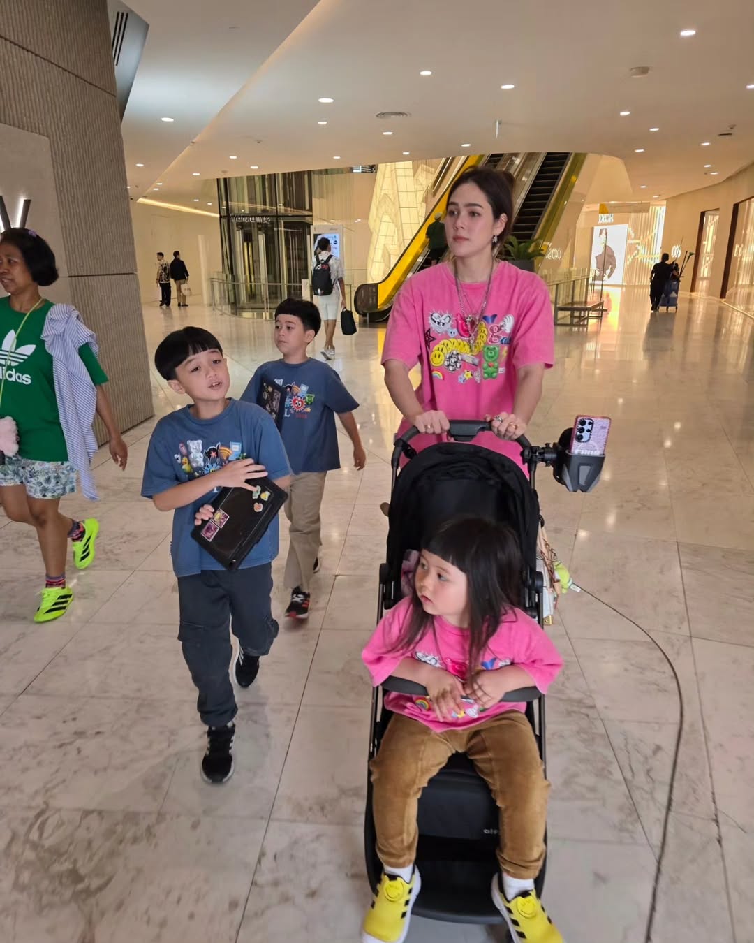 ชมพู่ อารยา - น้องแอบิเกล สายฟ้า และพายุ 