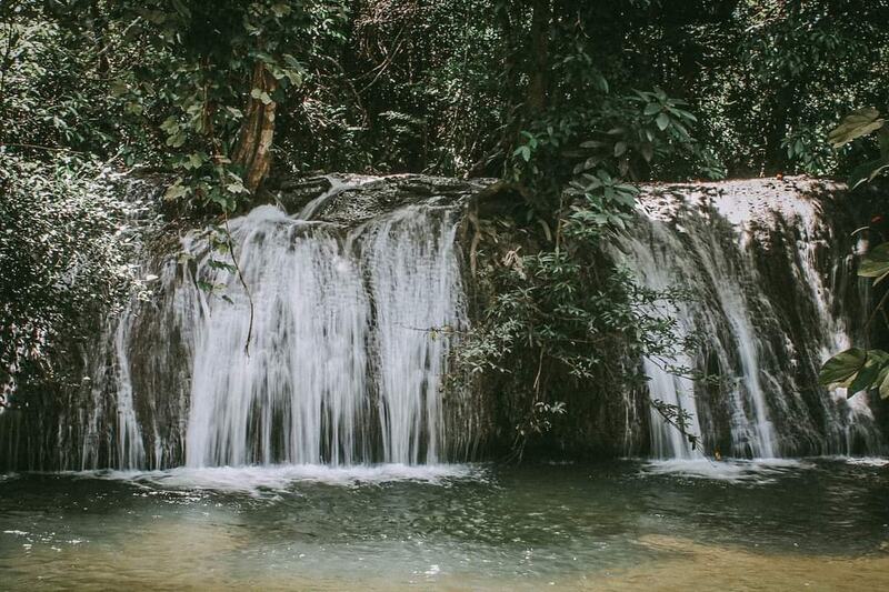  ที่เที่ยวน้ำตกกาญจนบุรี น้ำตกสะพานลาว
