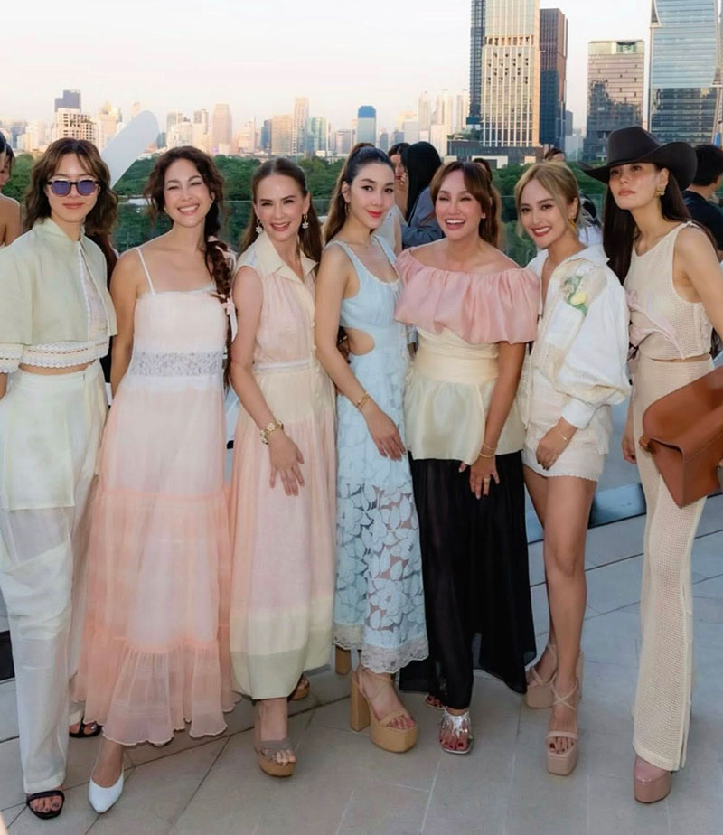 นานา ไรบีนา กับเพื่อนแก๊งนางฟ้า