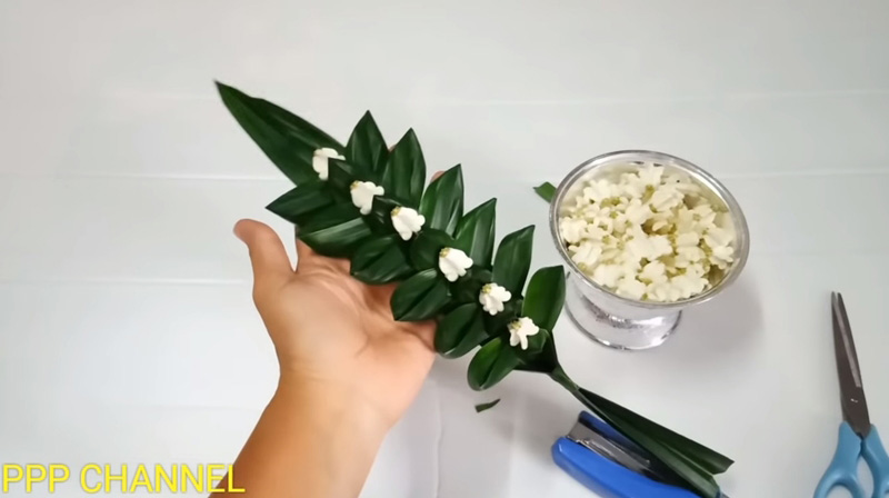 วิธีจัดแจกันดอกไม้ไหว้พระ