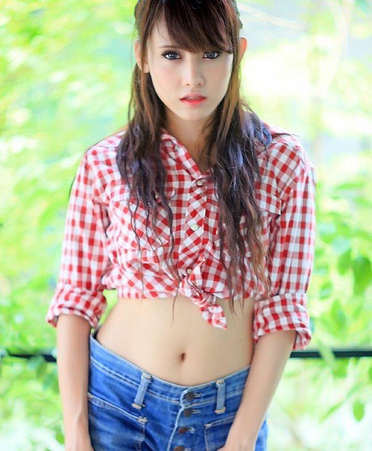 แพร วรภร 