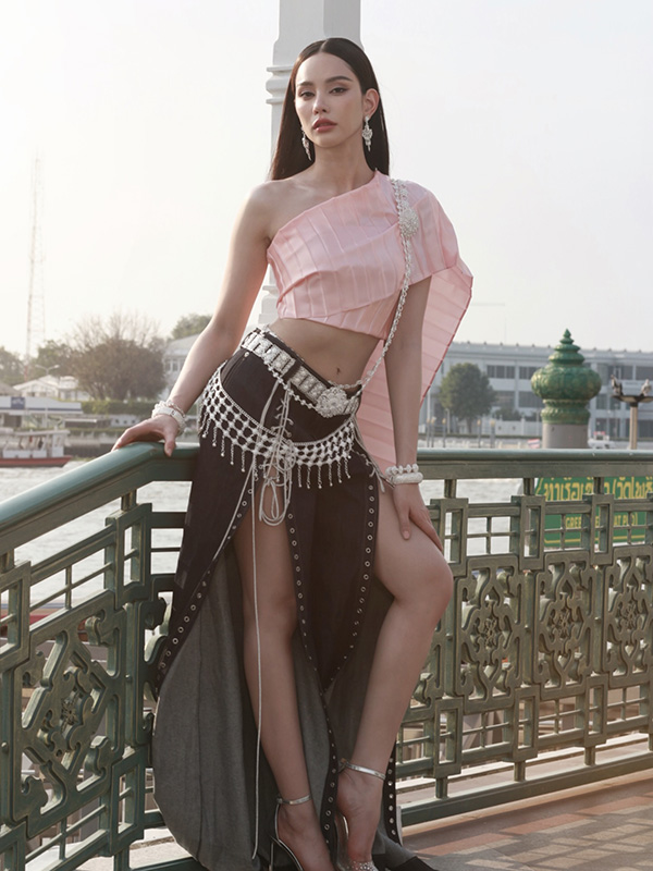 สไบกับกางเกงยีนส์