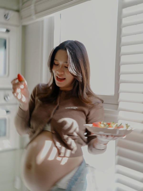 เจมส์ จิรายุ อวดภาพหวาน โฟม อุ้มท้อง 38 สัปดาห์