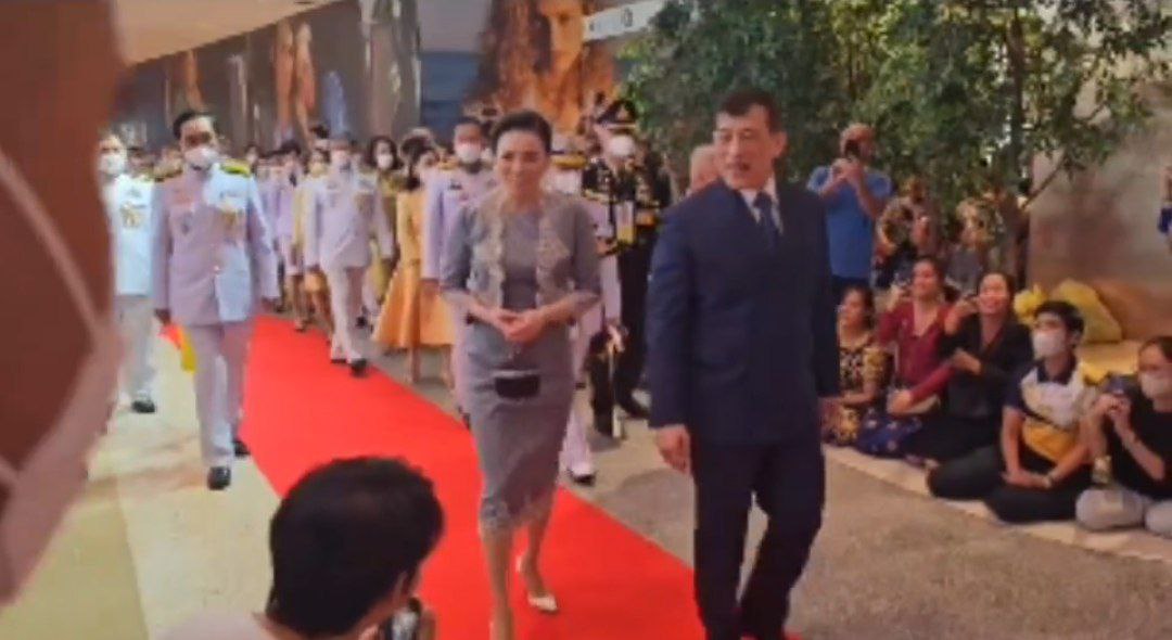 ในหลวง พระราชินี