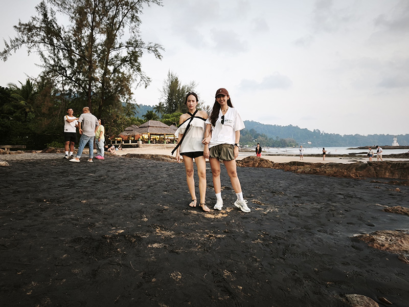 หาดทรายสีดำ หาดนางทอง พังงา