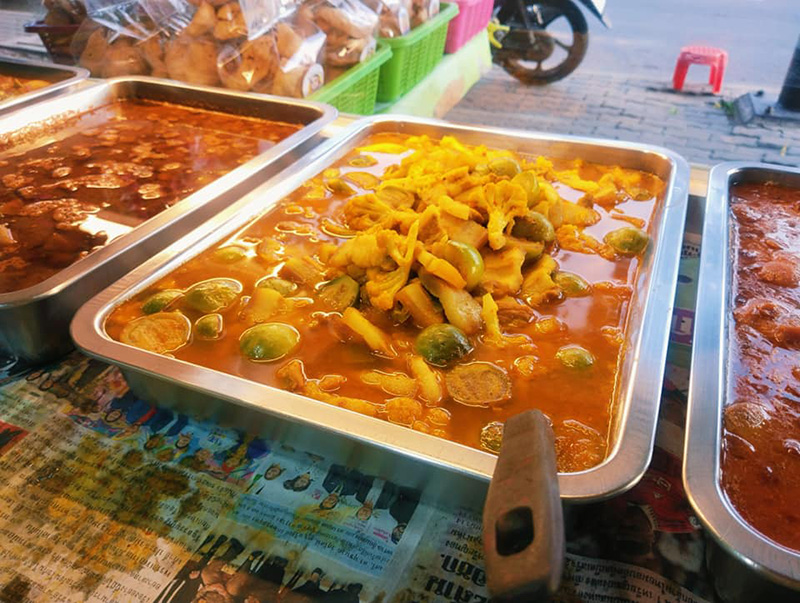 ข้าวราดแกงใต้ ร้านข้าวหมกไก่ลุงบ่าว