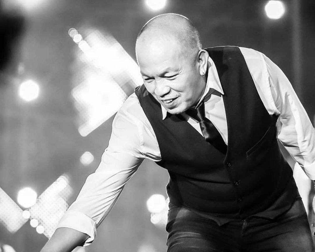 ค่อม ชวนชื่น