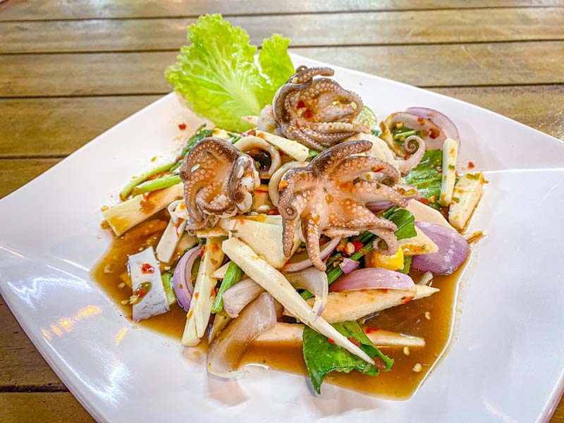 ลาบเมืองกรุง ยำหมึกสาย