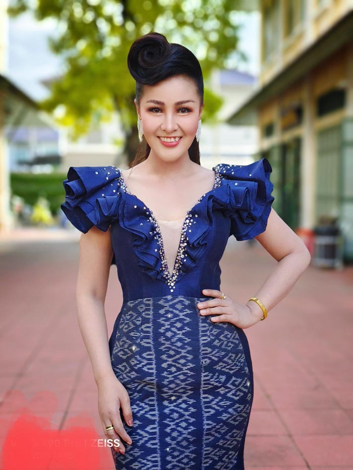 หญิงลี ศรีจุมพล