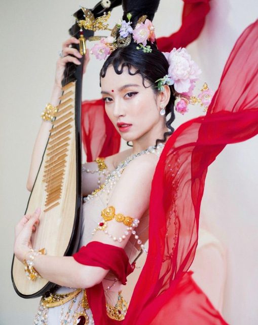 ปอย ตรีชฎา ประวัติ