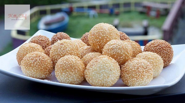 ขนมงาทอดไส้ถั่วเหลือง