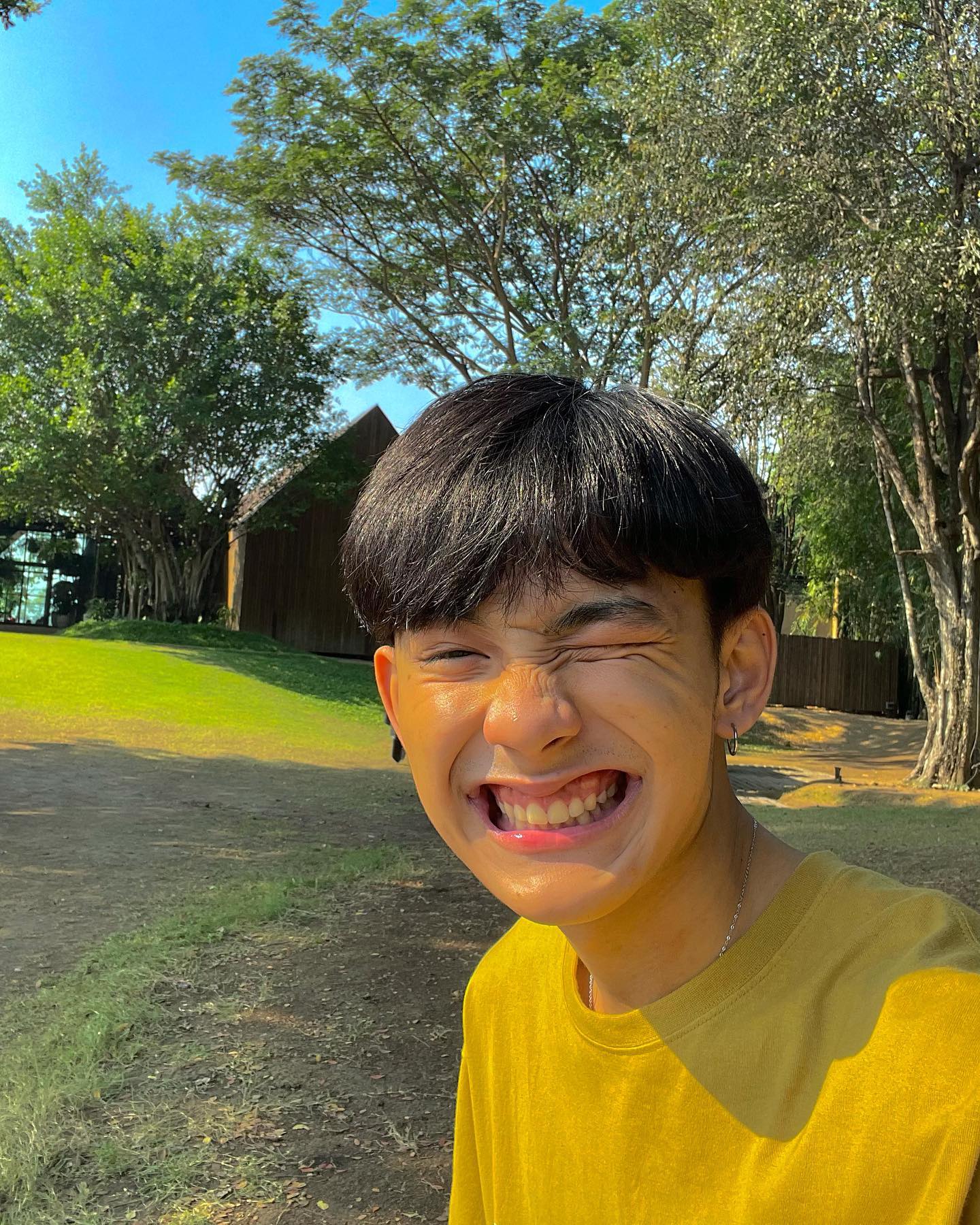  เฟิร์ส อนุวัตน์ 