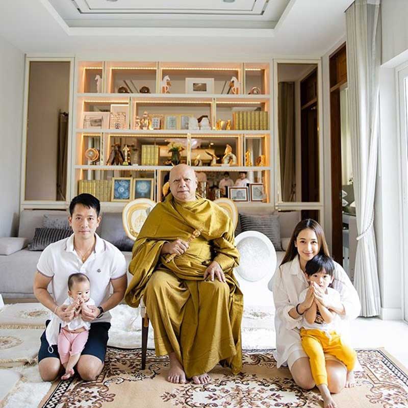 เนย โชติกา ครอบครัว