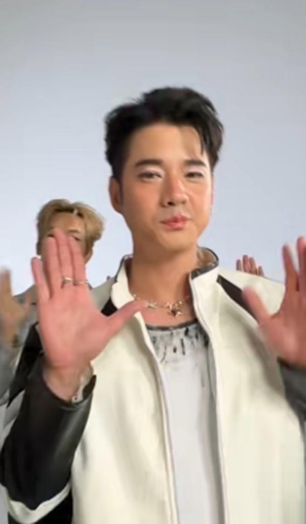 มาริโอ้ ถ่ายแบบแต่งหน้าแปลก