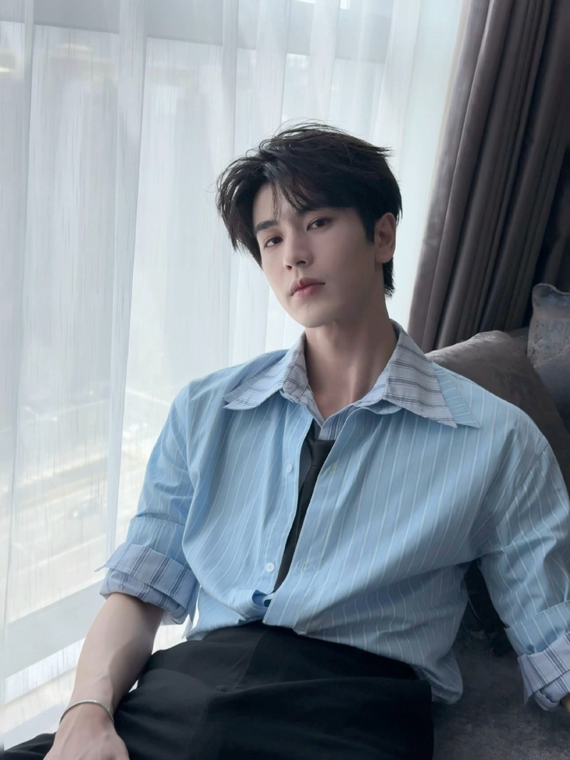 จางหลิงเฮ่อ พระเอก ล่าหยก