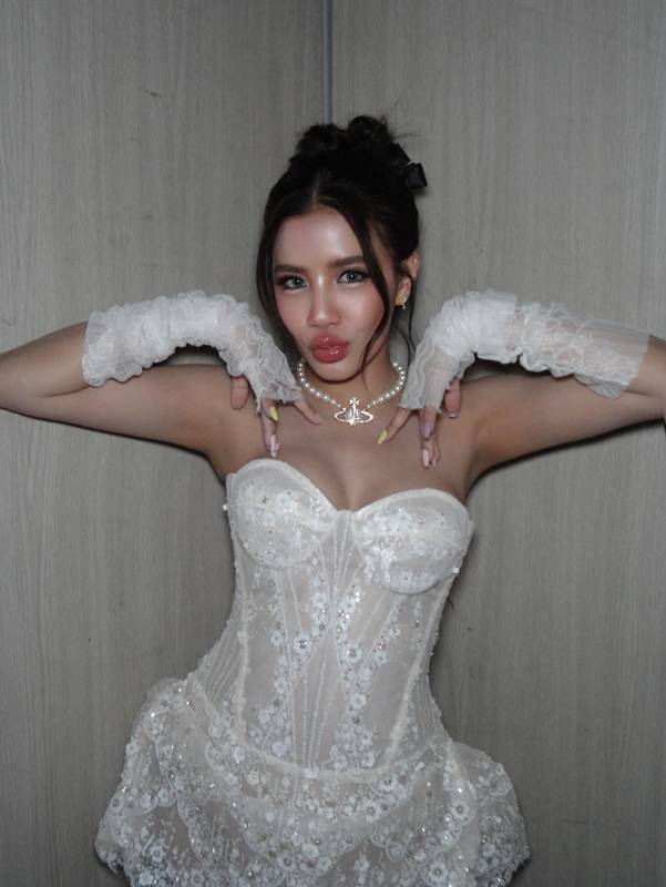 ใบเตย สุธีวัน