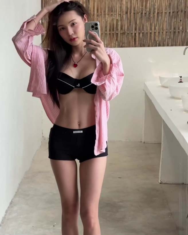 กระปุก พัชรา สวมทูพีซอวดอึ๋มซ่อนรูปริมหาด ทะเลขาวจั๊วะ