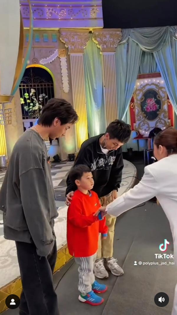 น้องสายฟ้า น้องพายุ Paper Planes