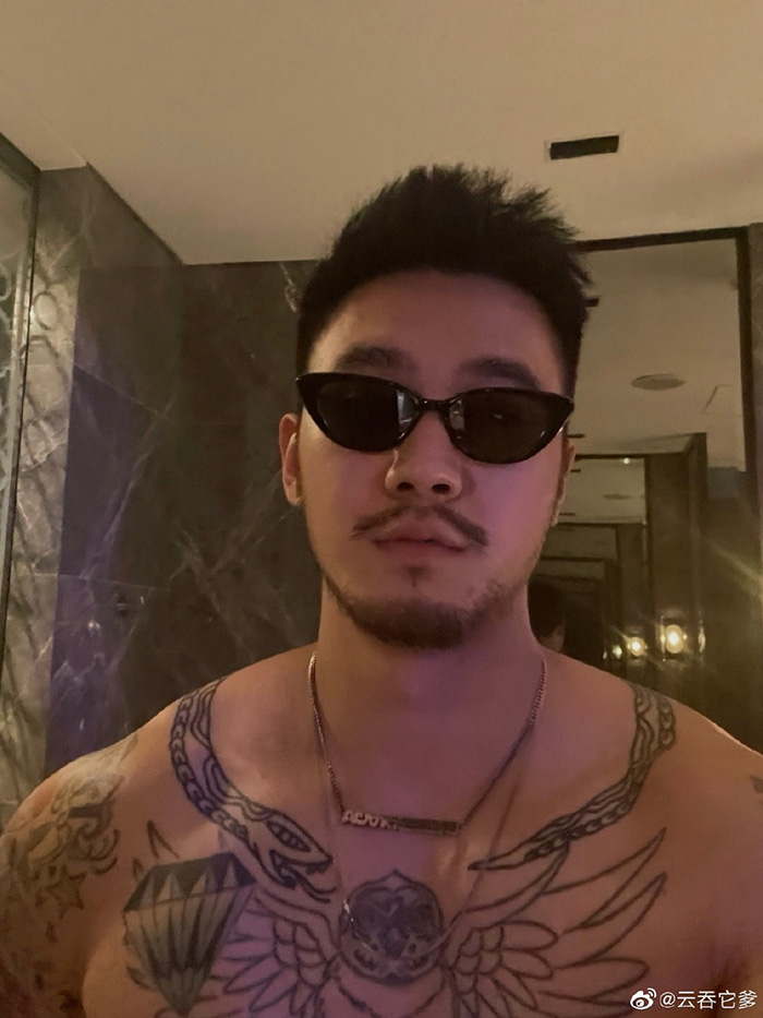 หนุ่มหล่อ