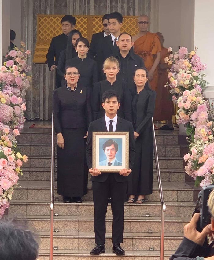 โทนี่ รากแก่น