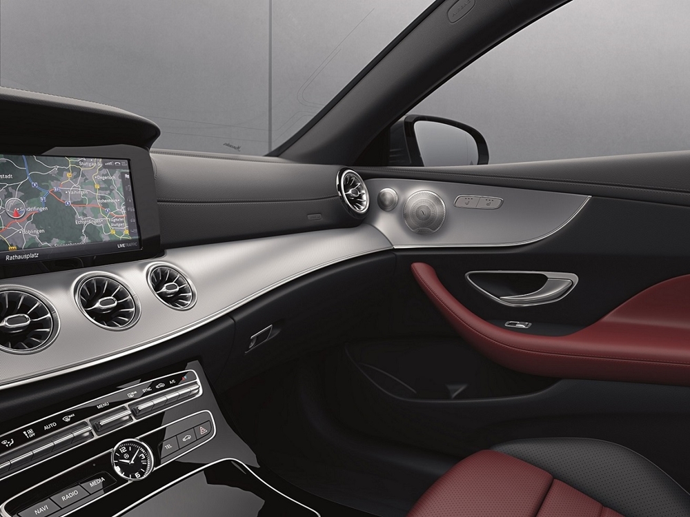   Mercedes-Benz E 300 Cabriolet AMG Dynamic