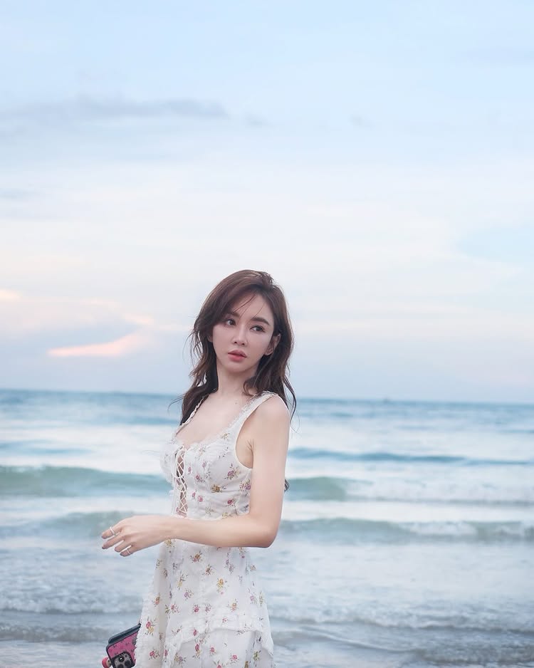 เป้ย ปานวาด ส่งท้ายทริปสงกรานต์แบบซุปตาร์ ใส่ทูพีซโชว์อึ๋ม