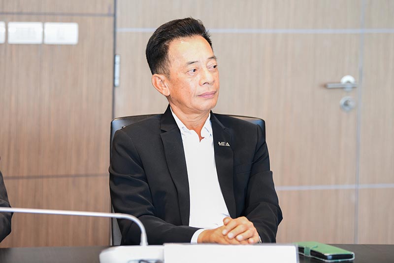 นายพิพัฒน์ ชลอำไพ