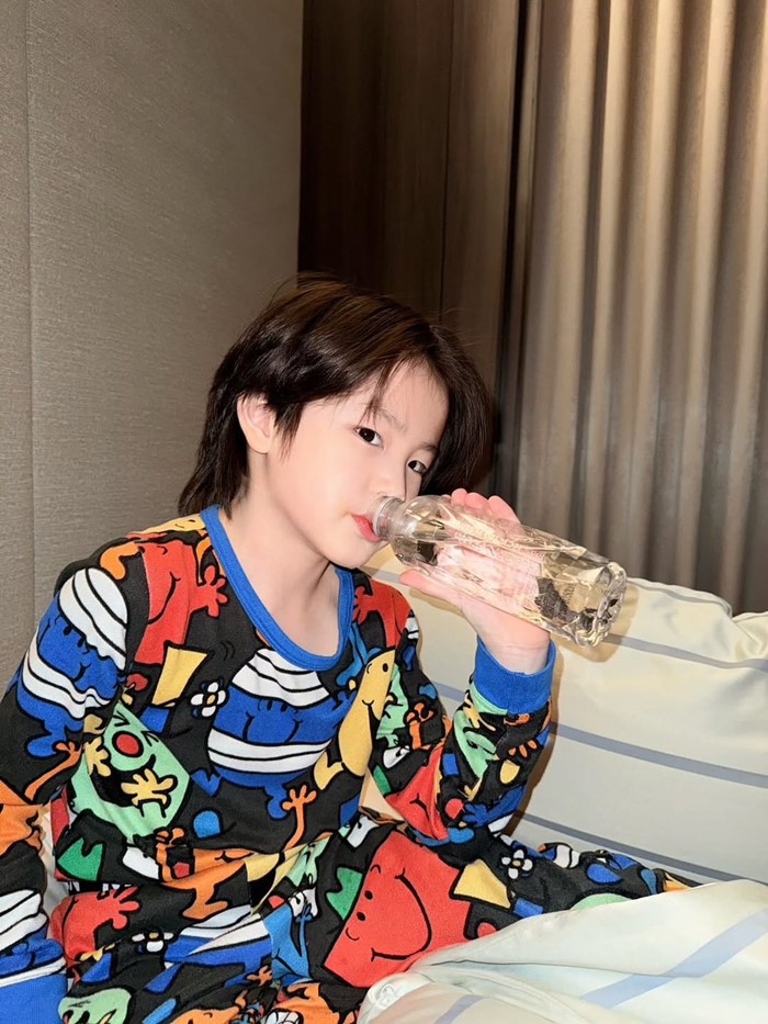 ลูกชายบอย โชคชัย ทำบัตรครั้งแรกในวัย 7 ขวบ หน้าตาหล่อมาก