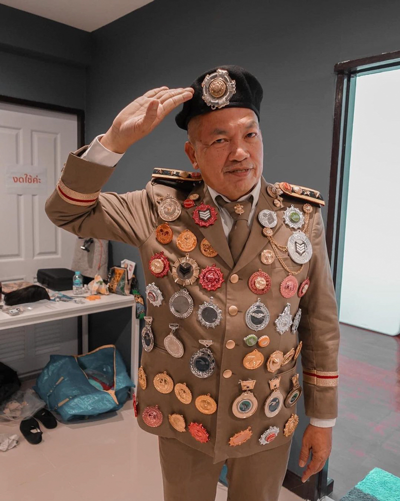 ค่อม ชวนชื่น