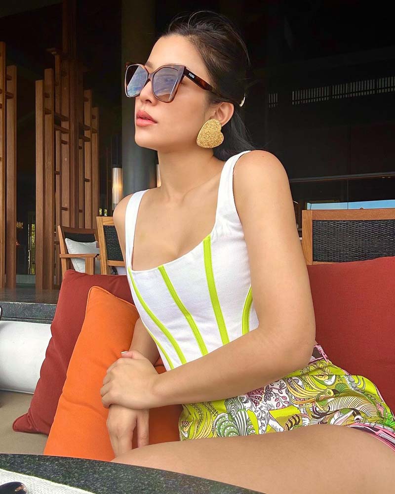 เอมมี่ มรกต ชุดว่ายน้ำ