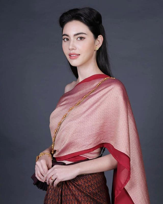 ใหม่ ดาวิกา