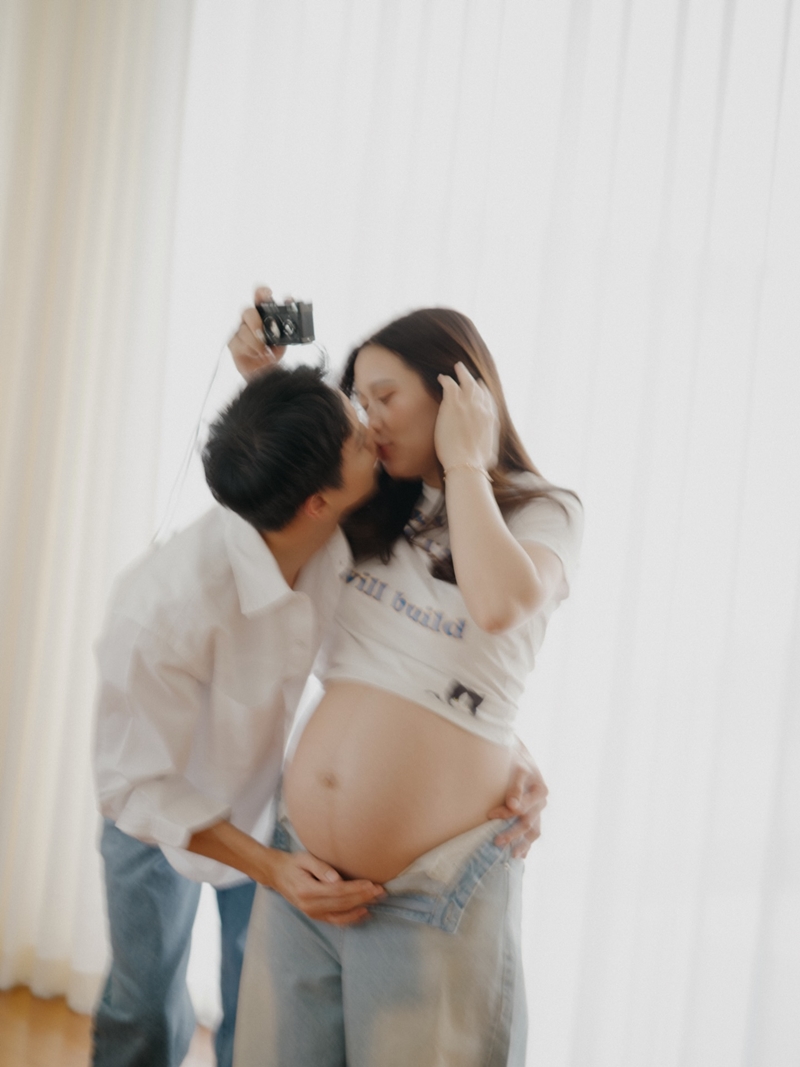 เจมส์ จิรายุ อวดภาพหวาน โฟม อุ้มท้อง 38 สัปดาห์