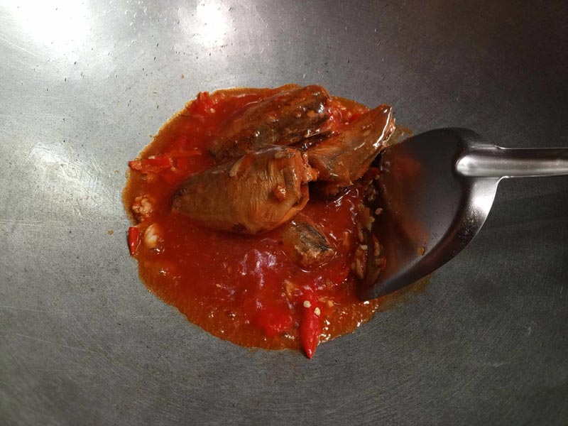 วิธีผัดคะน้าปลากระป๋อง ใส่ปลากระป๋อง