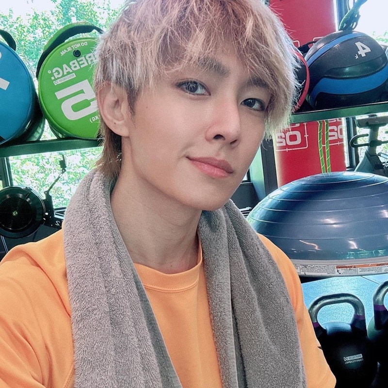 Aaron Yan เหยียนหย่าหลุน