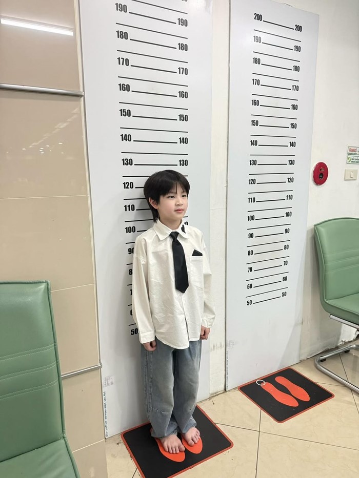 ลูกชายบอย โชคชัย ทำบัตรครั้งแรกในวัย 7 ขวบ หน้าตาหล่อมาก