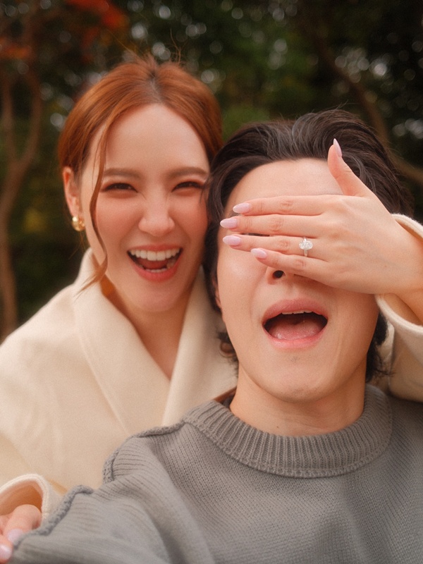 เชา ชวลิต ขอแฟนสาวแต่งงาน