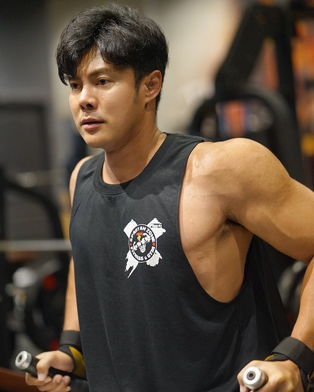 แมน การิน แต่งหญิงเมคอัพจัดเต็ม