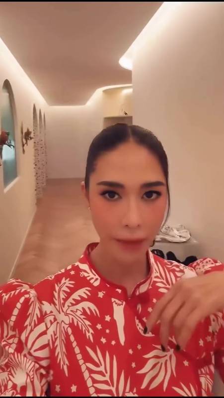 พลอย เฌอมาลย์ พาทัวร์คอนโดหรูกลางเมือง