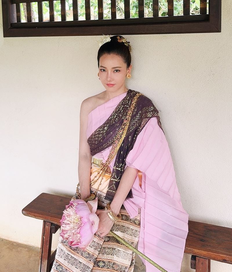 นุ่น วรนุช แต่งชุดไทยสไตล์ล้านนา 