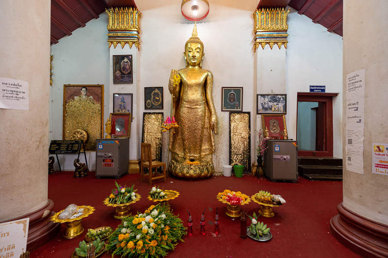 หลวงพ่อธรรมจักร วัดธรรมามูลวรวิหาร