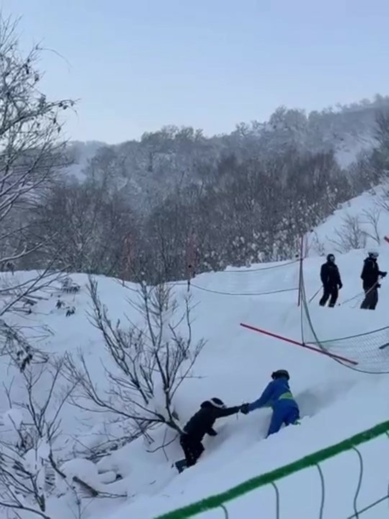 อั๋น ภูวนาท เล่นสกีตกเขา