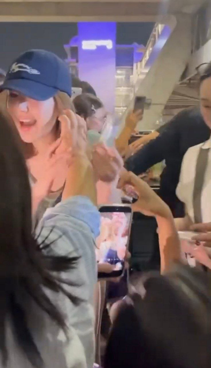 จ้าวลู่ซือ มาไทย