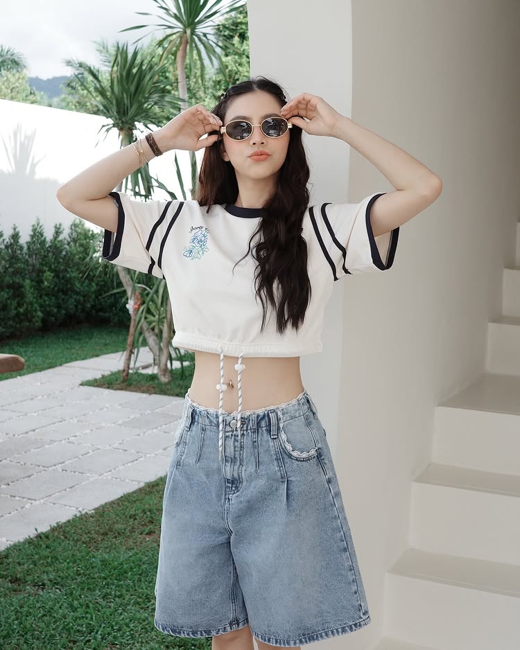 กุ๊กกิ๊ก กชกร นางเอกวิกหมอชิต นุ่งบิกินี่อวดเอวบางร่างน้อยริมสระ