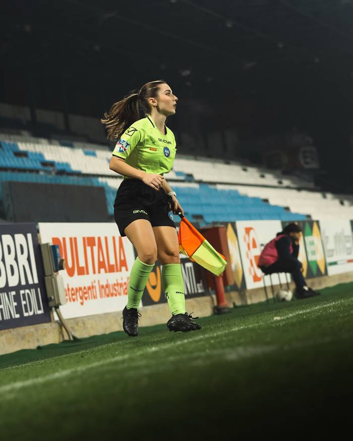 จูเลียน่า วิจิเล่ ผู้กำกับเส้นสาว ลีกรองอิตาลี