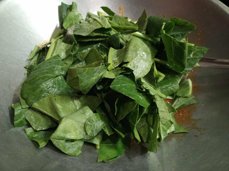 วิธีผัดคะน้าปลากระป๋อง ใส่คะน้า