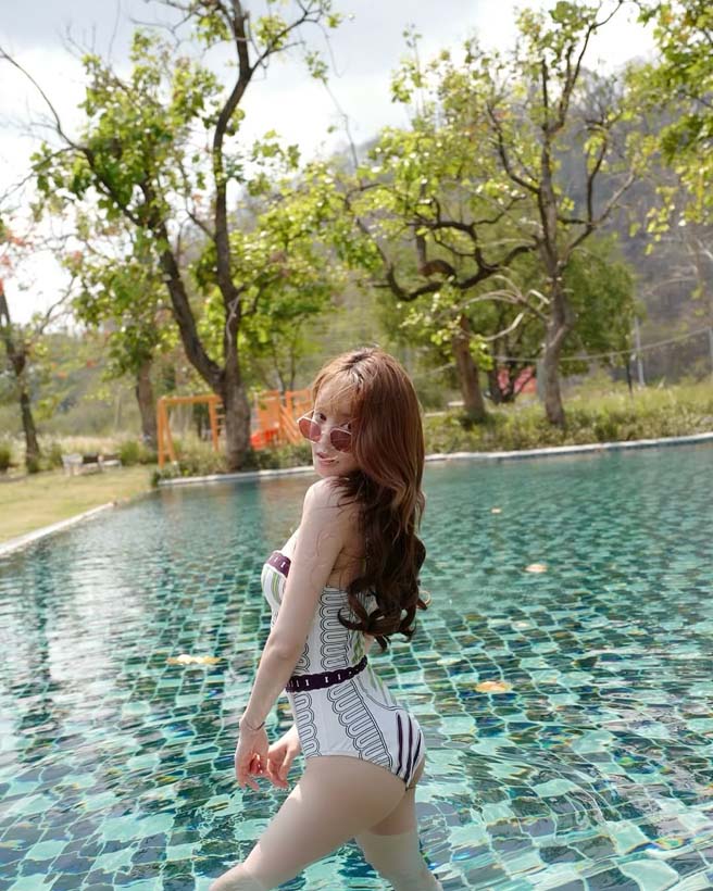 แกรนด์ กรณ์ภัสสร ไม่อ่อนโยนแล้ว ใส่บิกินี่เล่นน้ำทะเล