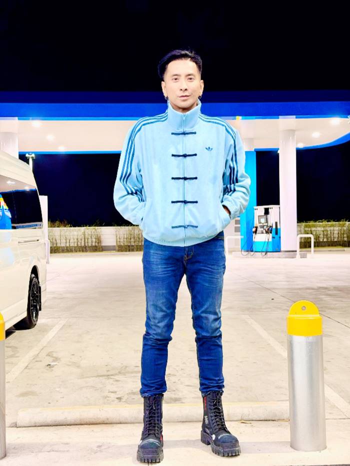 บอล เชิญยิ้ม